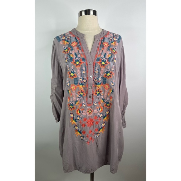 Solitaire Floral Embroidered 3/4 Sleeves Tunic Top - Picture 1 of 10